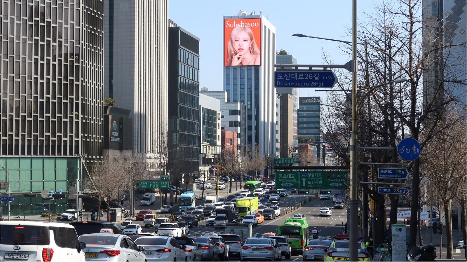도산대로 강남빌딩 전광판 (서울시 강남구 도산대로 217) · 벽면 이용 광고(디지털)