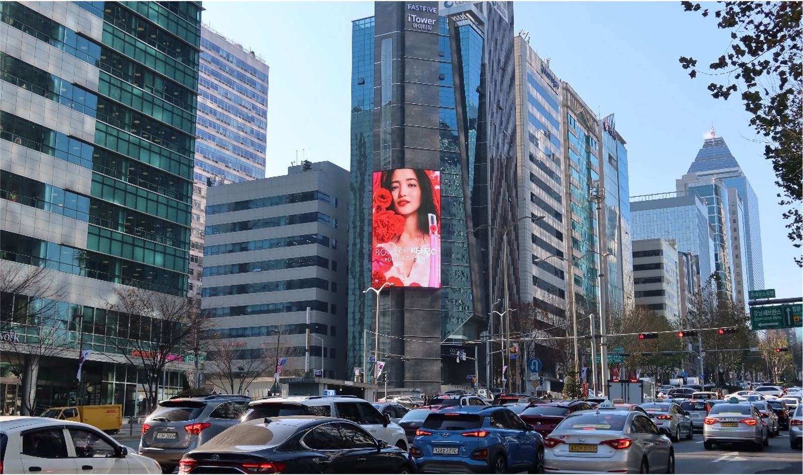센터필드사거리 아이타워 전광판 (서울시 강남구 테헤란로 242) · 벽면 이용 광고(디지털)