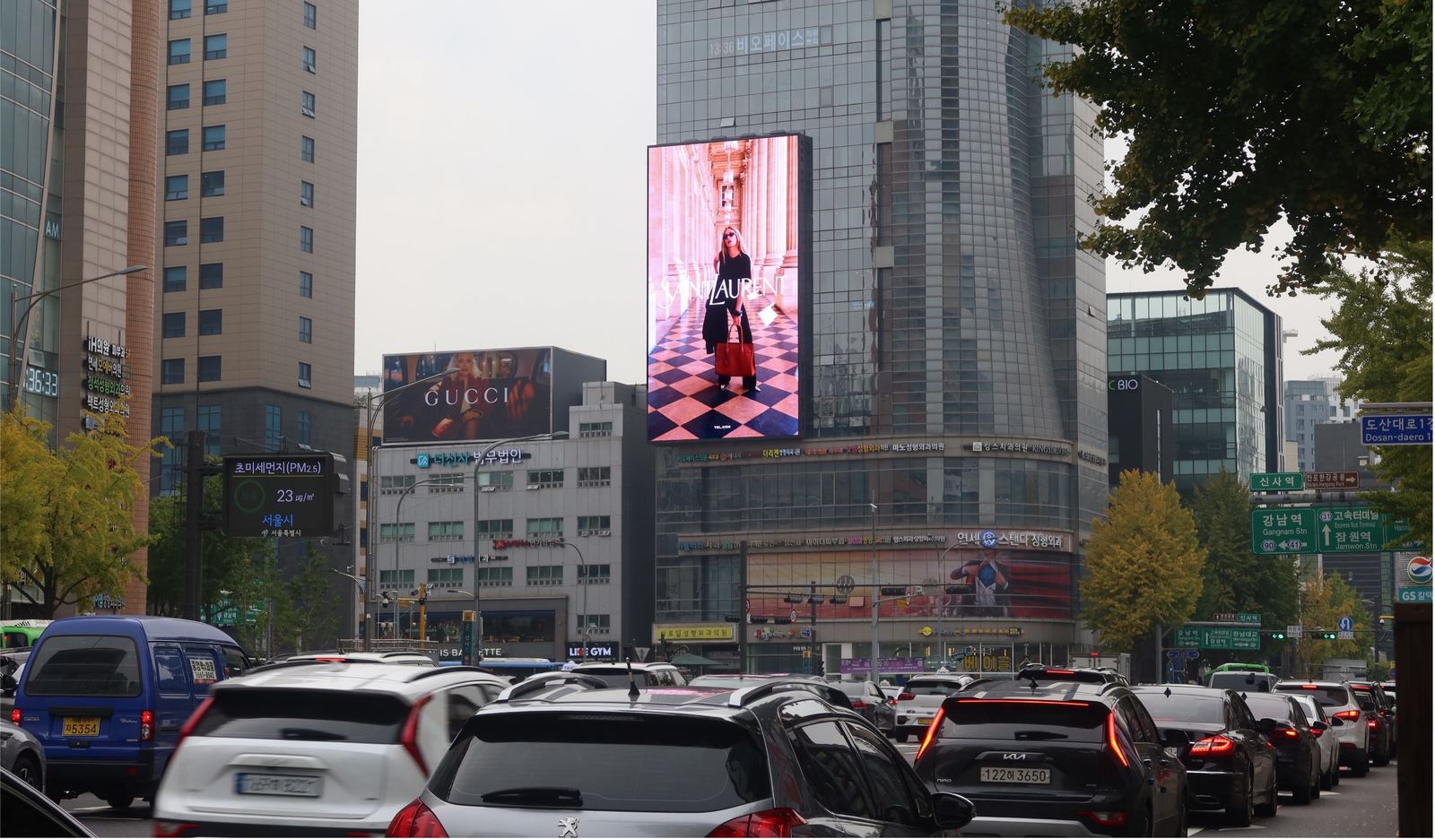 신사역 휴먼타워빌딩 전광판 (서울시 강남구 강남대로 605) · 벽면 이용 광고(디지털)
