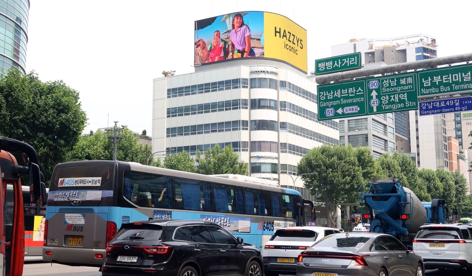 뱅뱅사거리 뱅뱅빌딩 전광판 (서울시 강남구 강남대로 292) · 벽면 이용 광고(디지털)