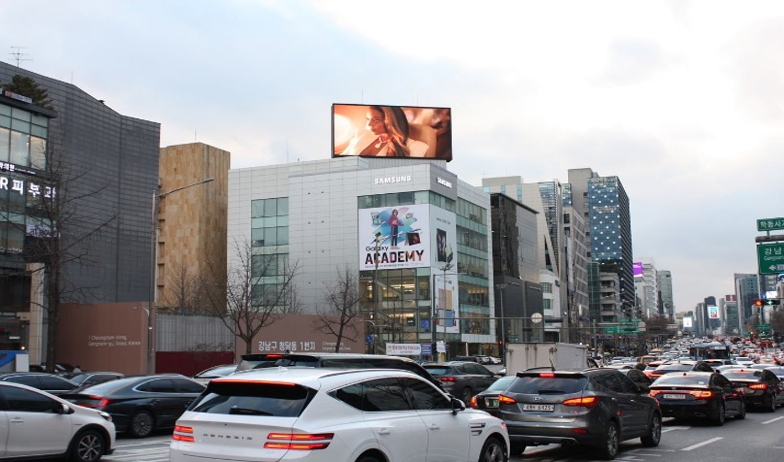 도산대로 디지털프라자 전광판 (서울시 강남구 도산대로 336) · 벽면 이용 광고(디지털)
